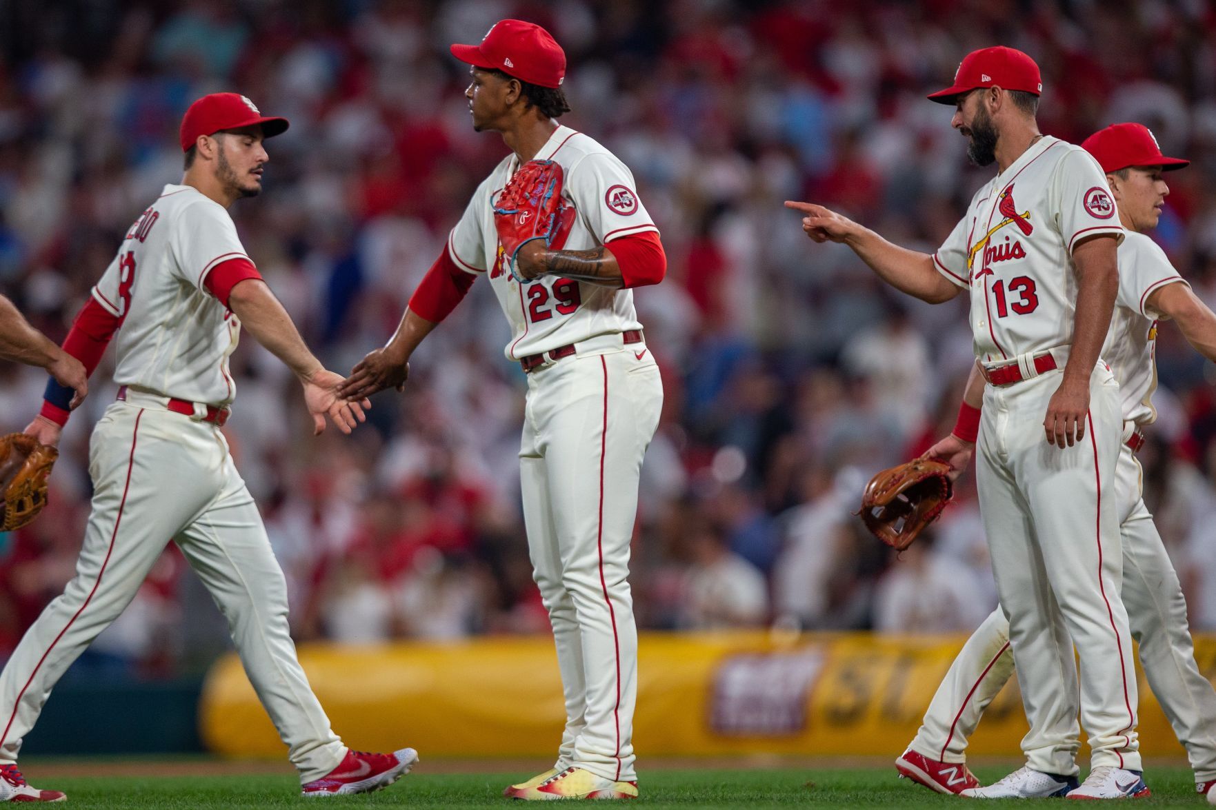 Cardinals try to even up series against Giants